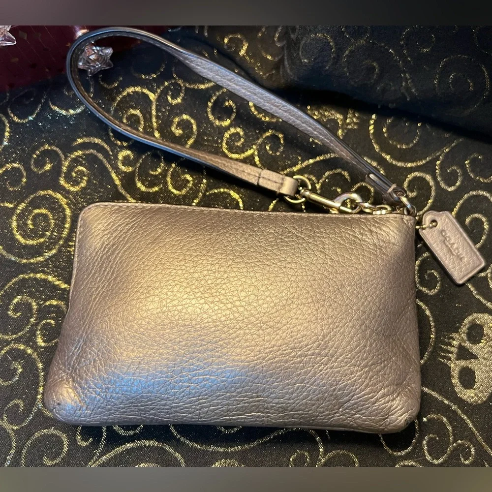 Coach Metallic Taupe/Gold Pebble Leather Double Zip Wristlet w Horse & Carriage
